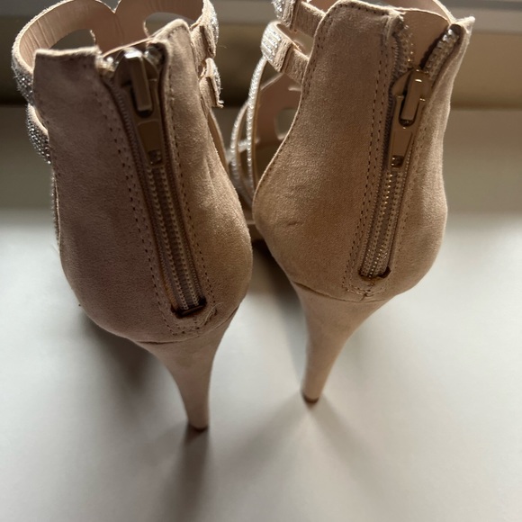 Beautiful heels - Picture 4 of 5